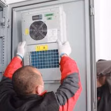 Climatiseur extérieur d'alimentation d'énergie de C.C de type d'armoire de télécom d'unité de refroidissement de boîtier